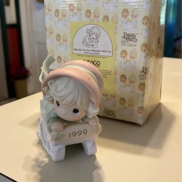 Previous Moments 1999 statue - Picture 3 of 6